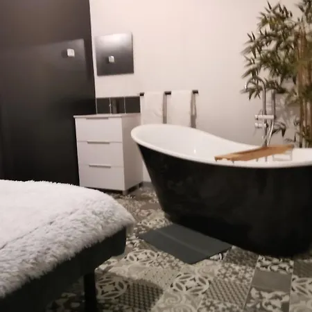 Spacieuse Avec Piscine Et Climatisation Holiday home