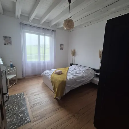 Holiday home Spacieuse Avec Piscine Et Climatisation Lacaze