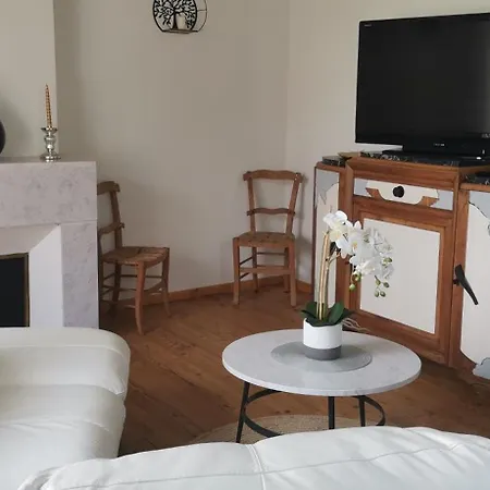Holiday home Spacieuse Avec Piscine Et Climatisation Lacaze